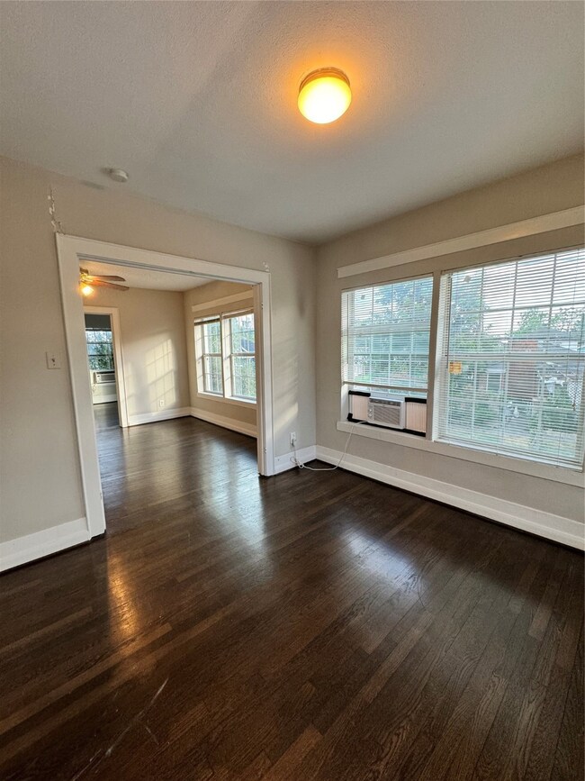 903 Oakhurst St unit 1, Houston, TX 77023 - photo 3