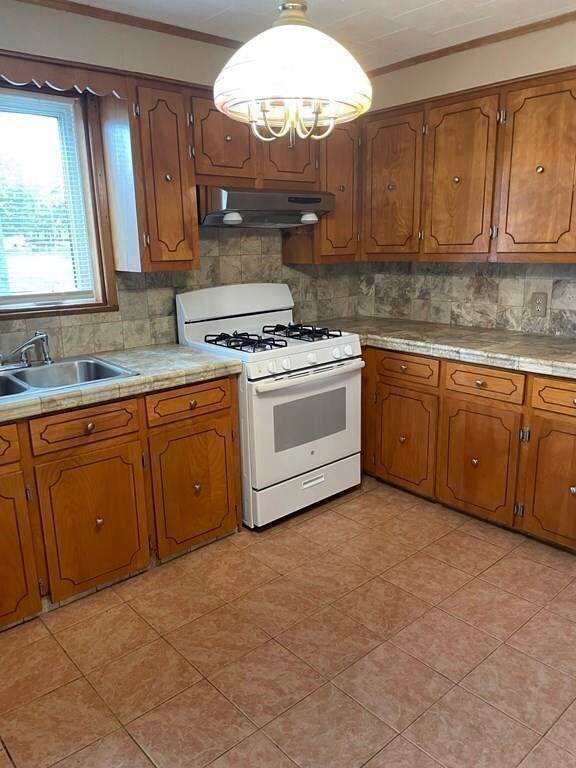 18 Bogle St, Fall River, MA 02723 - photo 3