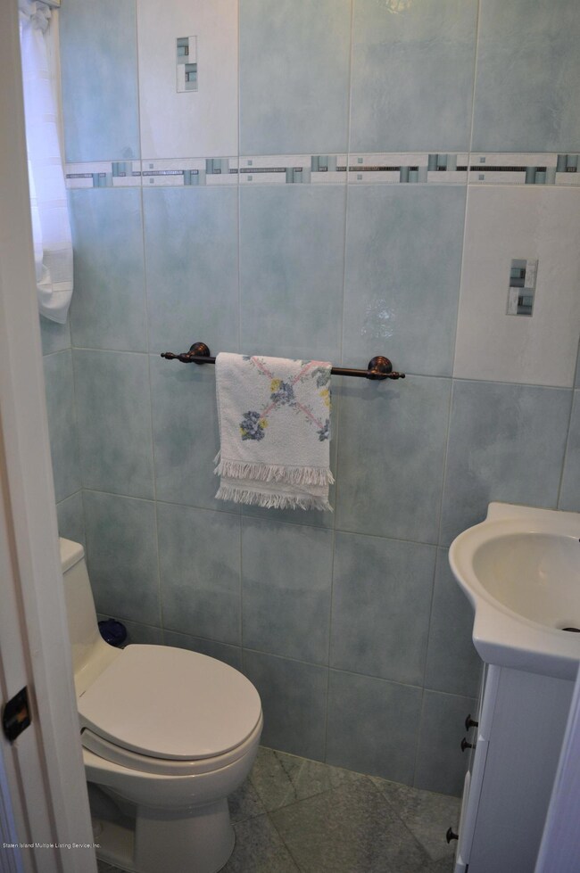 98BowerHalfBath