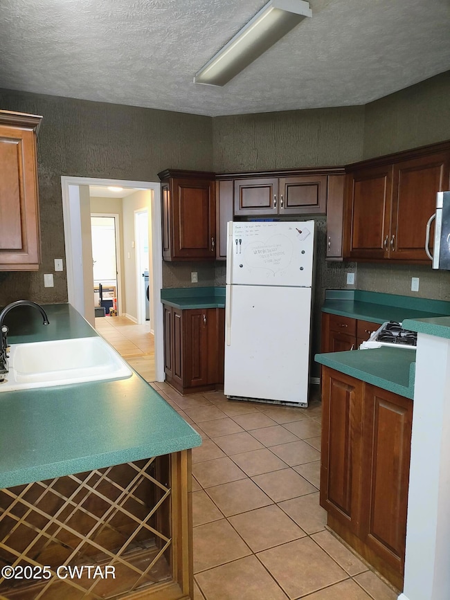 44 SUMMERVIEW DR KITCHEN 2