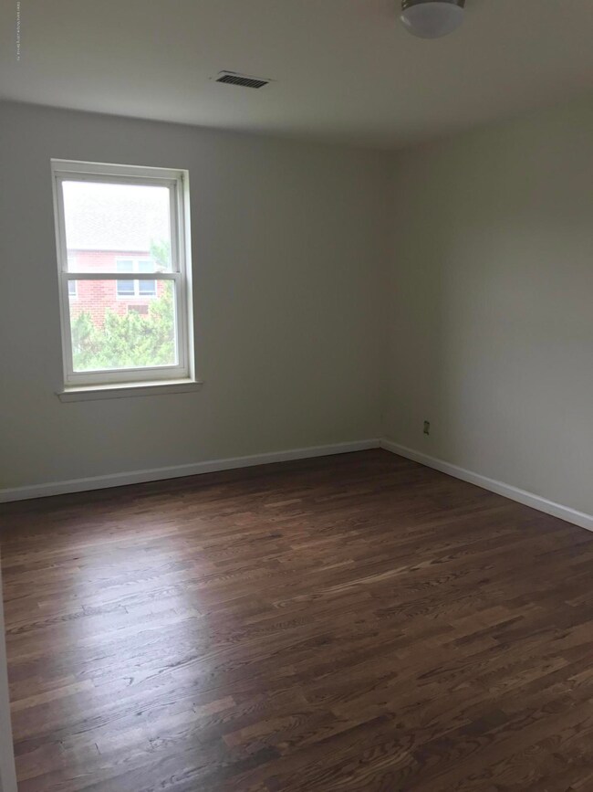 924 Armstrong Ave unit 2-3, Staten Island, NY 10308 - photo 7