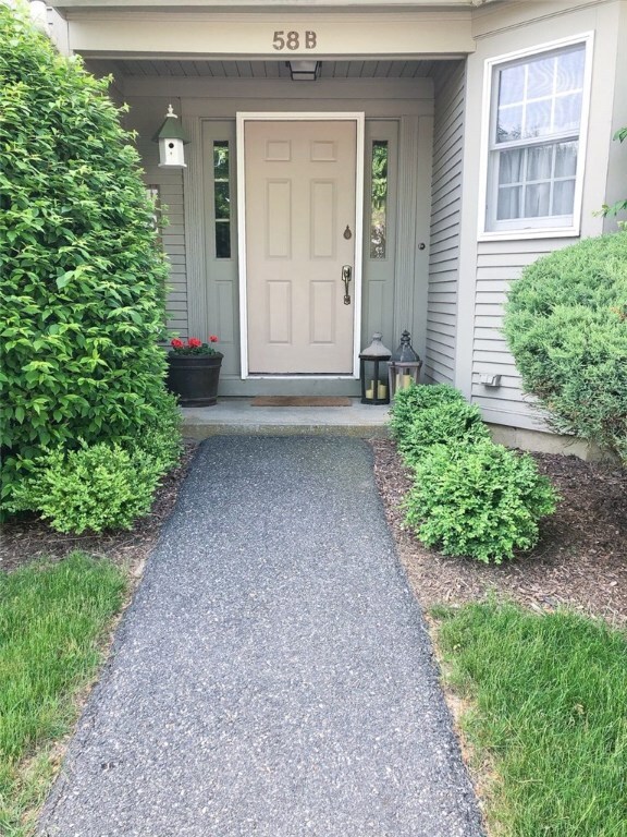 58 Needle Grove Ct unit B, North Providence, RI 02904 - photo 2