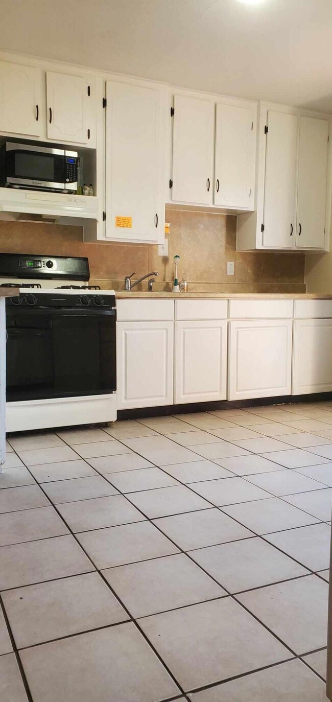 26500 Kathy St, Roseville, MI 48066 - photo 7