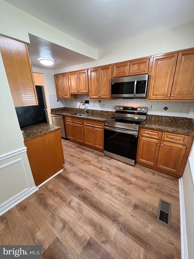 8931 Shamrock Ct, Springfield, VA 22152 - photo 7