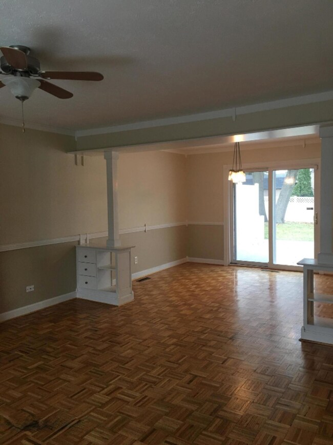1318 W Water Street Dining Area