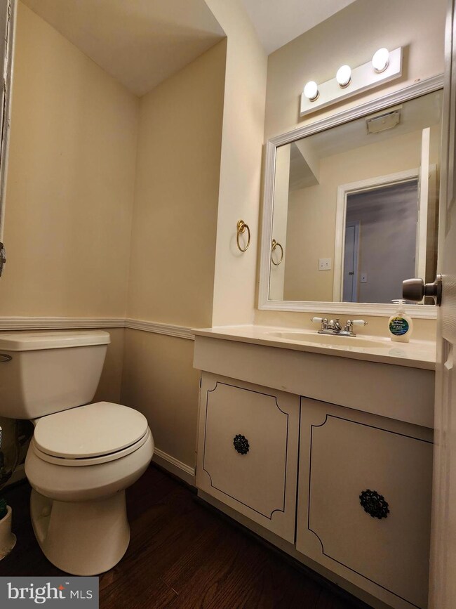 10256 Fern Pool Ct, Burke, VA 22015 - photo 7