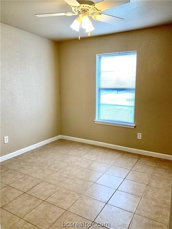 1608 Mossglenn Cir, College Station, TX 77840 - photo 6