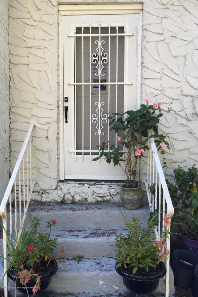 Side entry to sunporch
