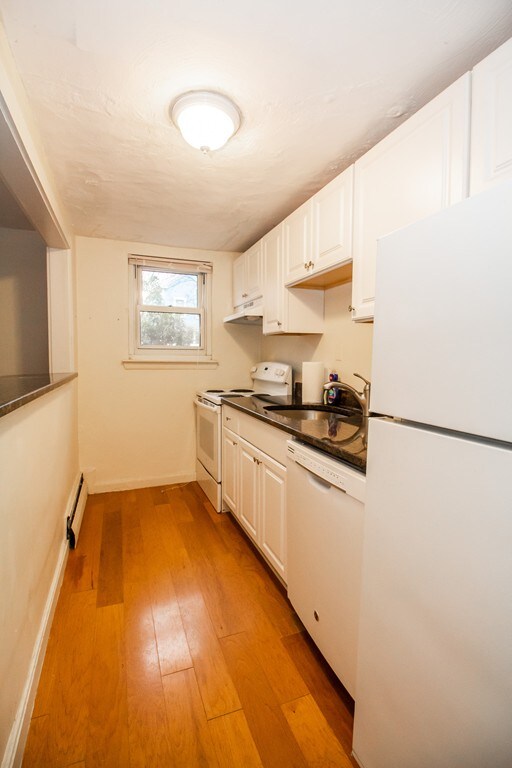 95 Chestnut St unit 1B, Brookline, MA 02445 - photo 4