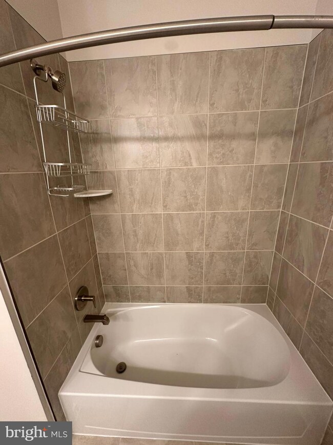 214 Matisse Place unit ROOM ONLY, Glenarden, MD 20774 - photo 6