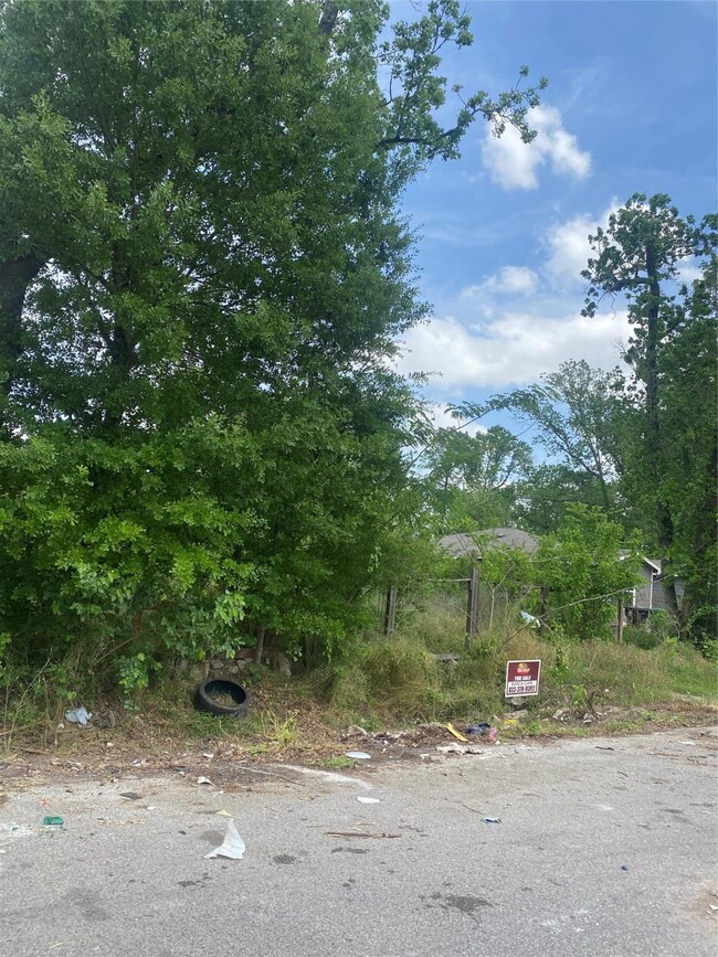 8402 Prairie View Dr, Houston, TX 77088 - photo 7