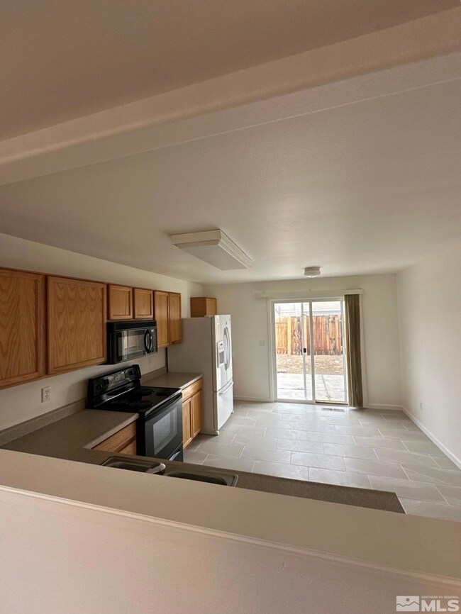 8675 Crimson Sky Ct, Reno, NV 89506 - photo 2