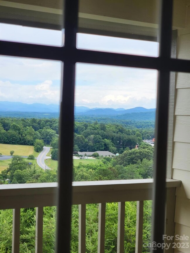 77 Rotunda Cir, Asheville, NC 28806 - photo 7