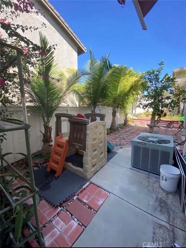 935 W Paramount St, Azusa, CA 91702 - photo 5