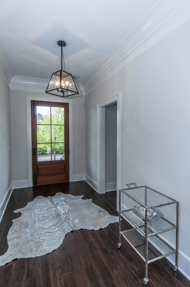 SPACIOUS FOYER