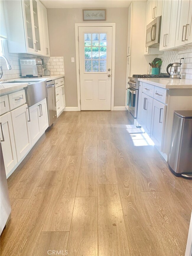 20759 Clark St, Woodland Hills, CA 91367 - photo 7