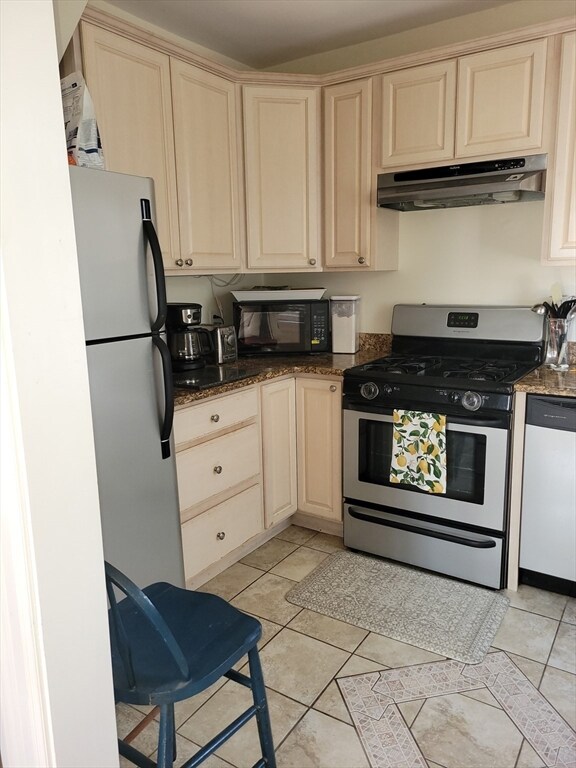 35 Highland Ave unit 2, Newtonville, MA 02460 - photo 2