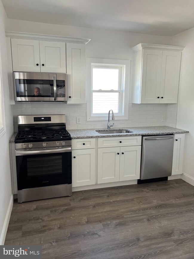 327 Whittaker St, Riverside, NJ 08075 - photo 5