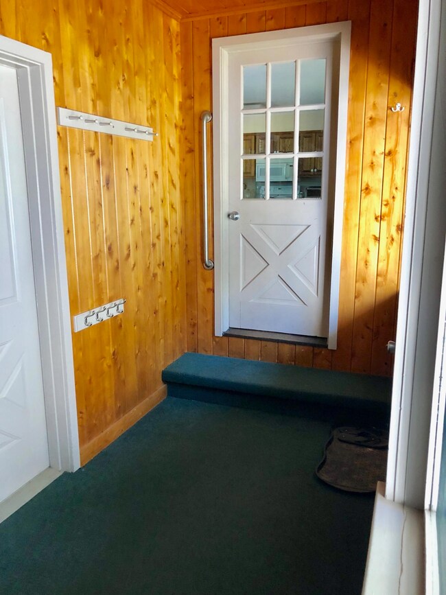Entryway/ Mudroom