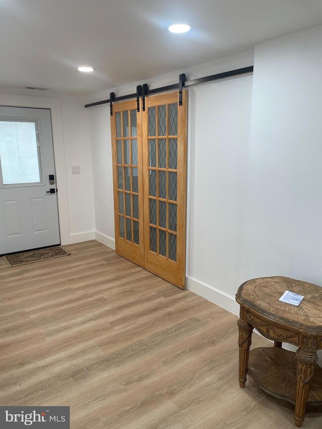 8917 Old Courthouse Rd, Vienna, VA 22182 - photo 7