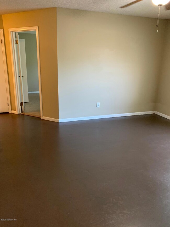 7854 Hunters Lake Cir S, Jacksonville, FL 32210 - photo 4