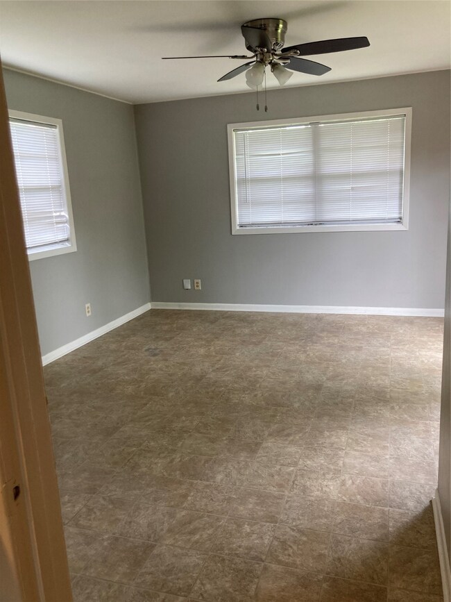 1307 College Dr, Alvin, TX 77511 - photo 6