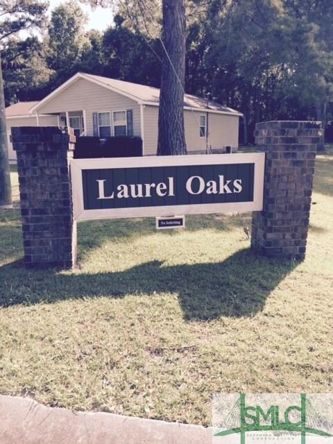 Entrance to Laurel Oaks