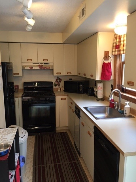 2 Birchwood Dr unit 2, Milford, NH 03055 - photo 4