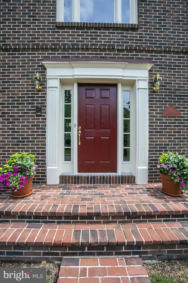 716 Huntsman Place, Herndon, VA 20170 - photo 2