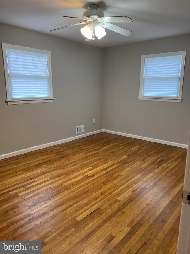 8 Reade St, Jamesburg, NJ 08831 - photo 5