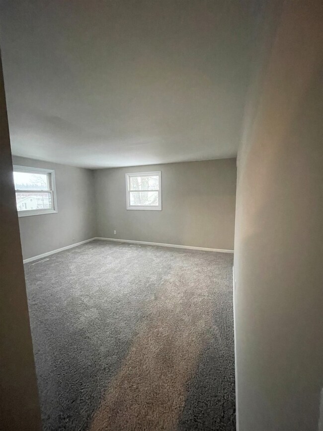 341 Delaware St, Carpentersville, IL 60110 - photo 5