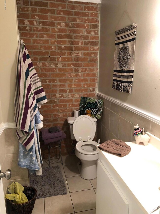 Bathroom w shower