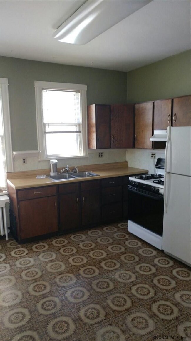 34 Barrows St, Albany, NY 12209 - photo 5