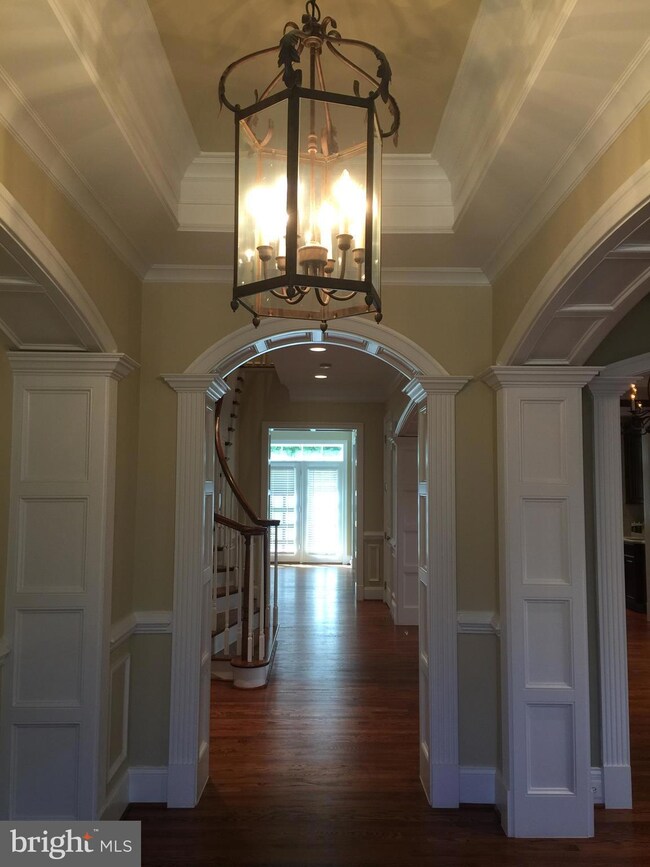 6795 Stockwell Manor Dr, Falls Church, VA 22043 - photo 2