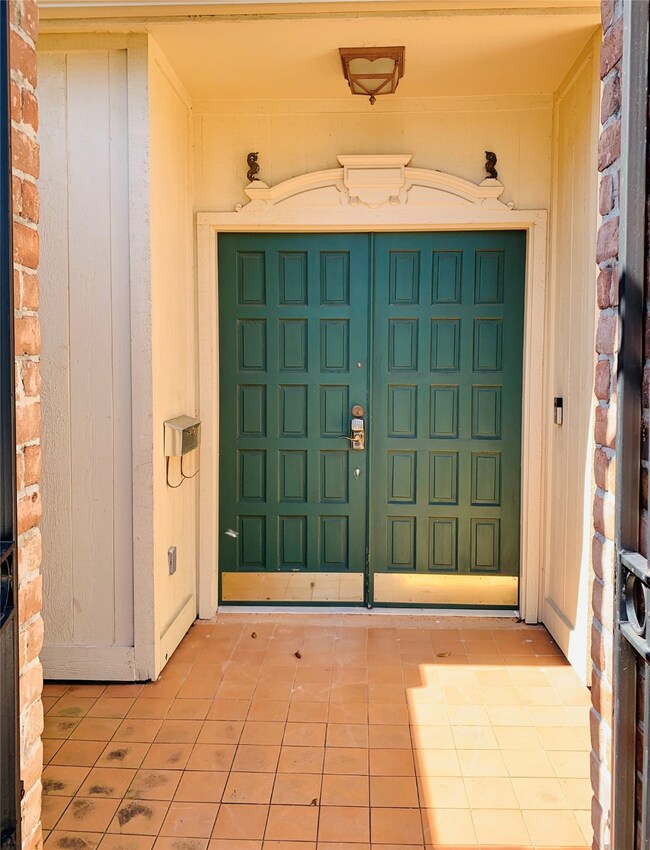 610 Briar Hill Dr, Houston, TX 77042 - photo 3