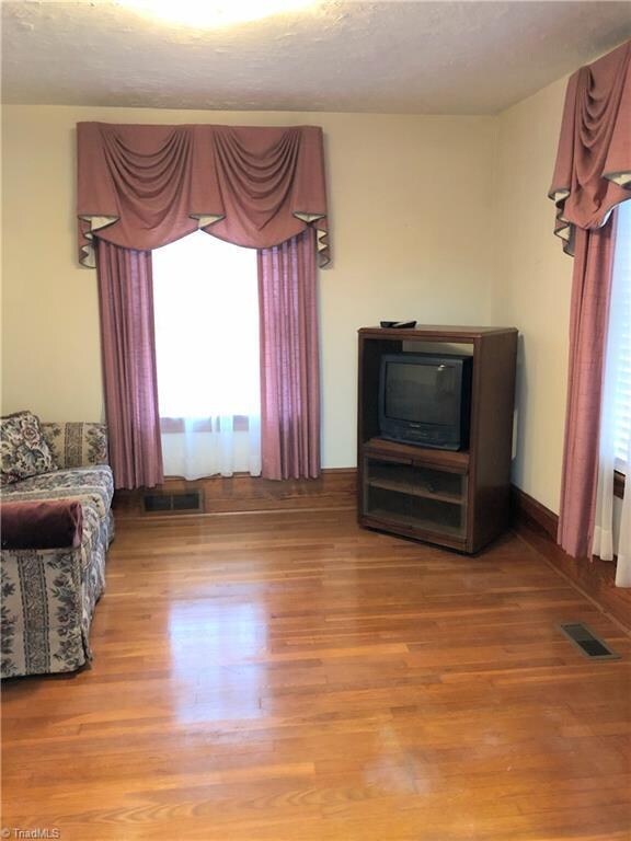 1522 Sunset Dr, Asheboro, NC 27205 - photo 7