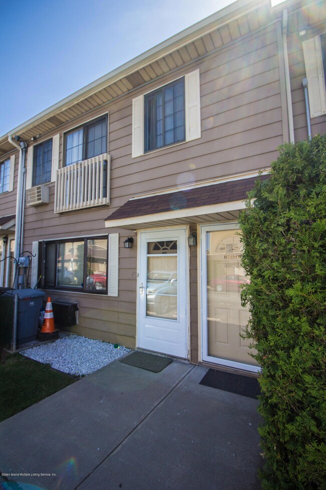 165 Lamped Loop unit A, Staten Island, NY 10314 - photo 2