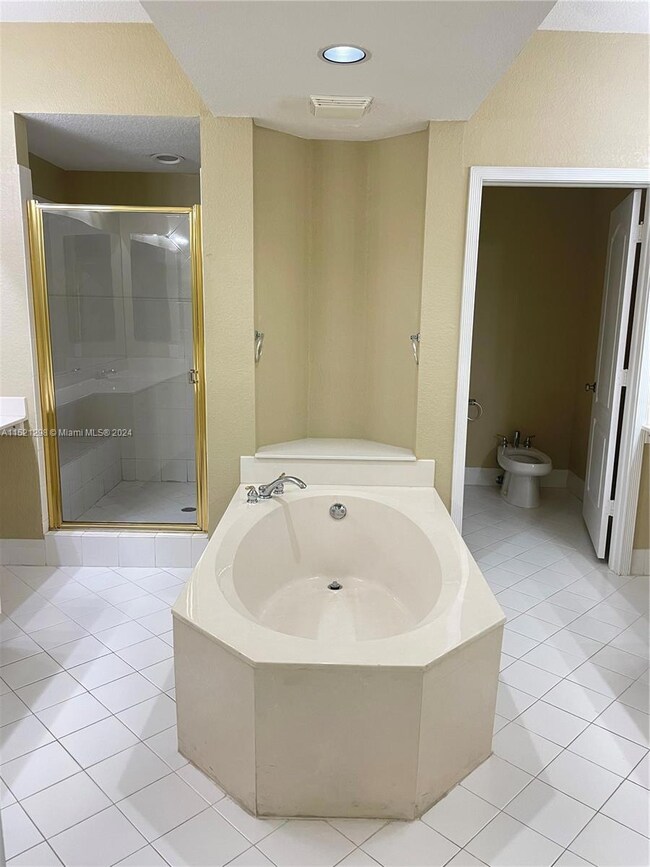 10770 NW 66th St unit 109, Doral, FL 33178 - photo 6