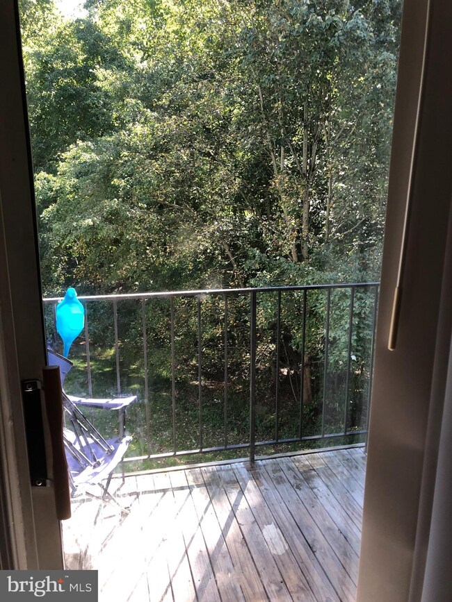 12227 Stevenson Ct, Woodbridge, VA 22192 - photo 6