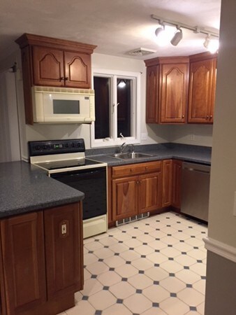 44 Brown Ave, Mansfield, MA 02048 - photo 2