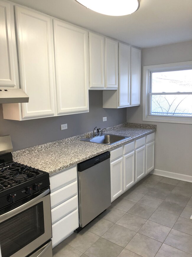 1902 Delaware Rd, Waukegan, IL 60087 - photo 4