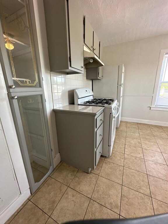 8 Prospect Ave unit 3, Woburn, MA 01801 - photo 2