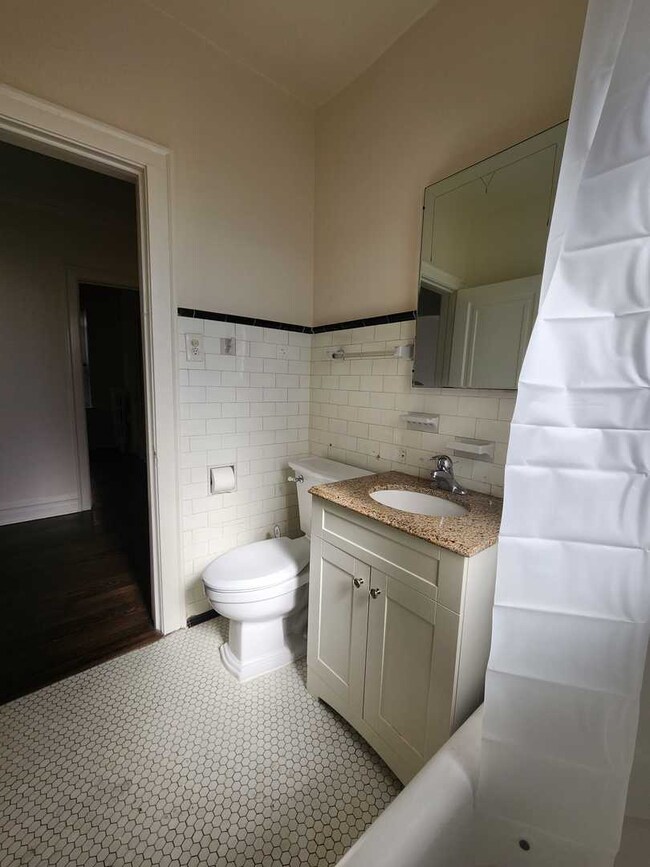 2722 W Glenlake Ave unit 3, Chicago, IL 60659 - photo 5