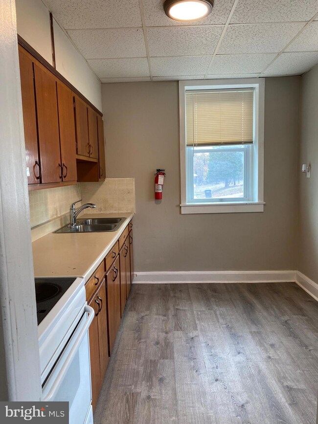 327 S Church St unit 2, Spring City, PA 19475 - photo 6