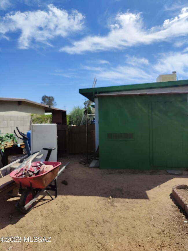 1stStorage backyard East