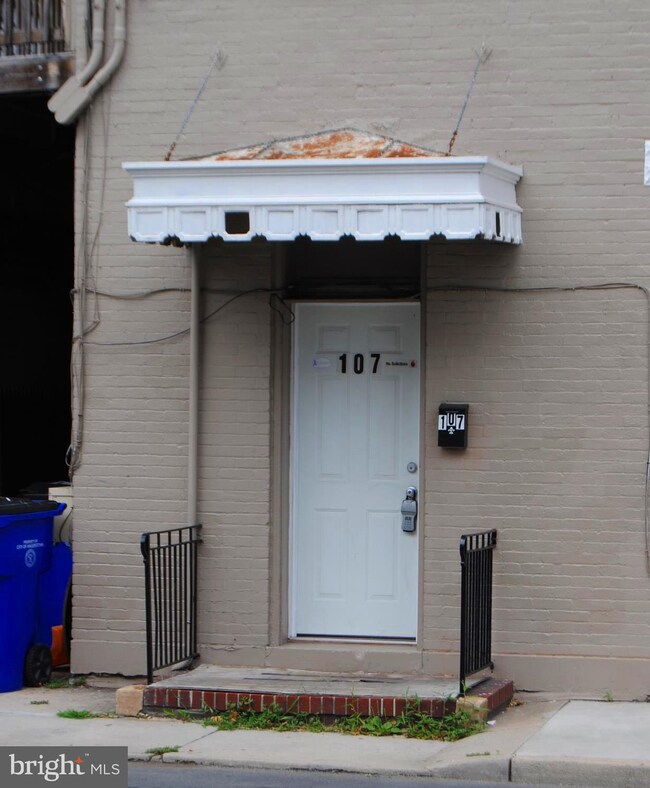 107 S Mulberry St, Hagerstown, MD 21740 - photo 2