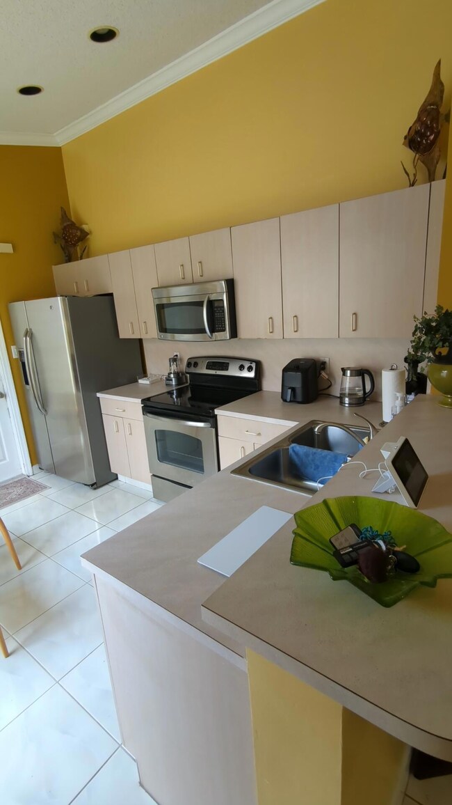 1481 SW 105th Ave, Pembroke Pines, FL 33025 - photo 4