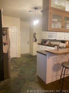 1021 E 13th St, Cushing, OK 74023 - photo 3