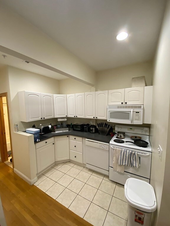 1801 Beacon St unit 5, Brookline, MA 02445 - photo 4