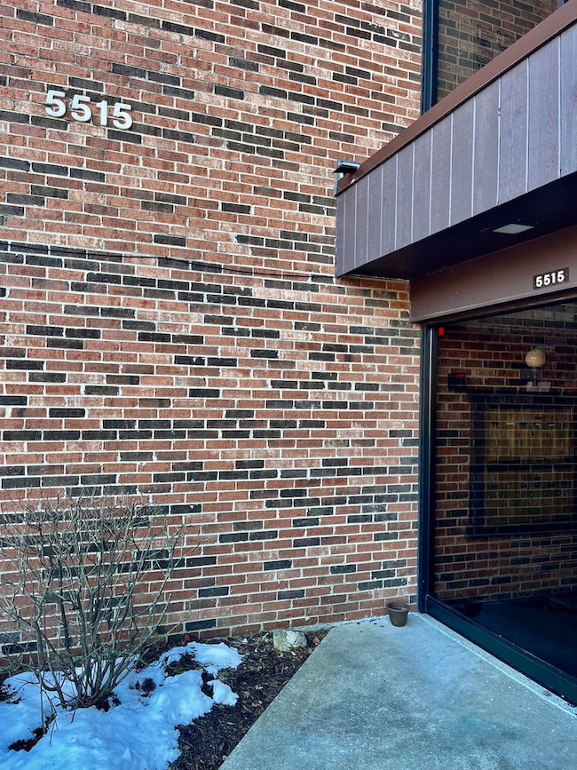 5515 Cromwell Ln unit M2, Oak Forest, IL 60452 - photo 2